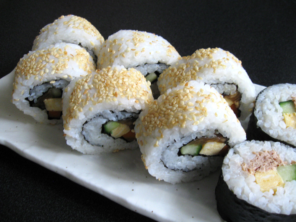 Ura Maki-zushi (Inside-out Sushi Rolls) – Hiroko&amp;#39;s Recipes
