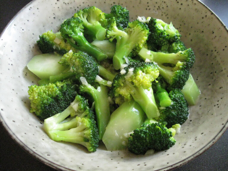 Broccoli with Garlic Sauce Hiroko's Recipes