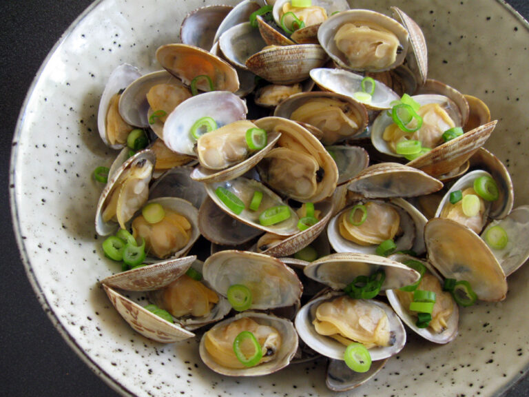 Steamed Clams with Sake (Rice Wine) Hiroko's Recipes